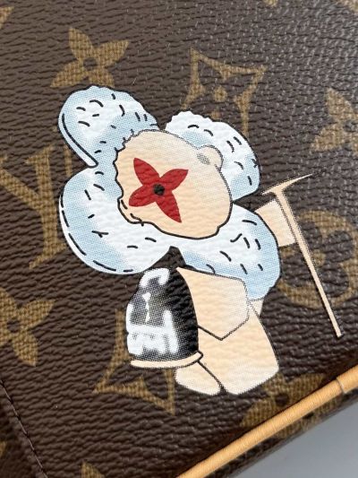 louis-vuitton-brown-monogram-graphic-vanity-case-rxlvj01246-04