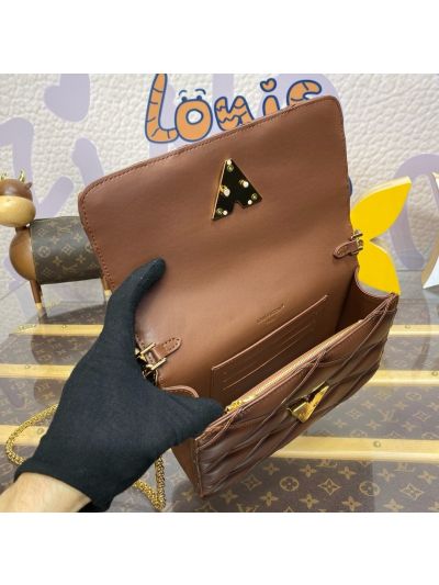 louis-vuitton-brown-quilted-turn-lock-chain-wallet-bag-rxlvj01317-09