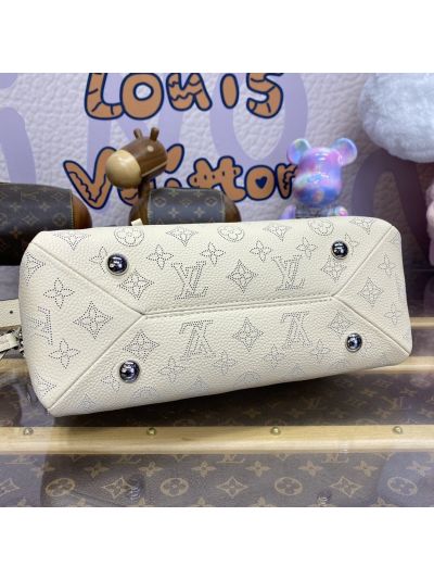 louis-vuitton-cream-perforated-monogram-chain-shoulder-bag-rxlvj01254-04