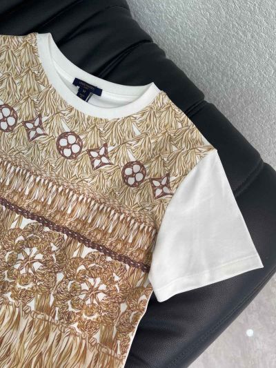 Louis Vuitton Crew Neck Short Sleeve T-Shirt in White and Brown