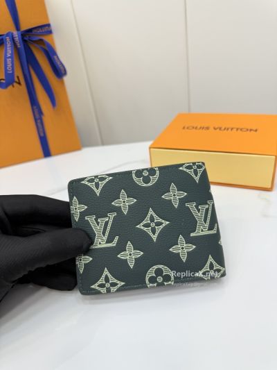 louis-vuitton-dark-green-monogram-bifold-wallet-rxlvj01671-03