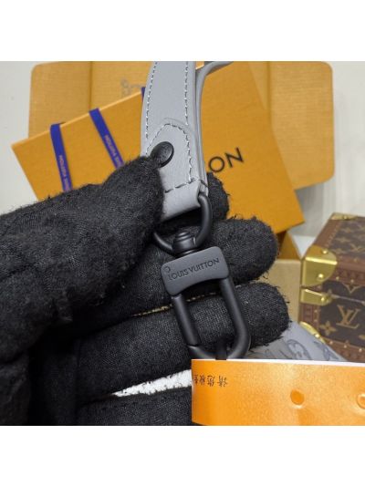 louis-vuitton-gray-monogram-wristlet-pouch-rxlvj01167-11