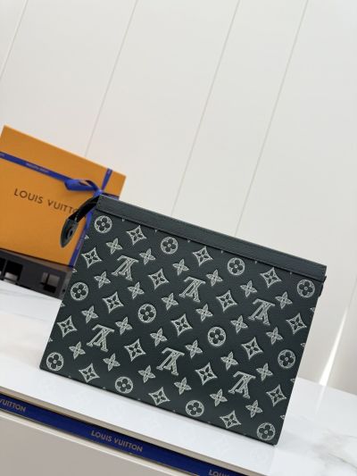 louis-vuitton-green-monogram-zip-clutch-rxlvj01139-04