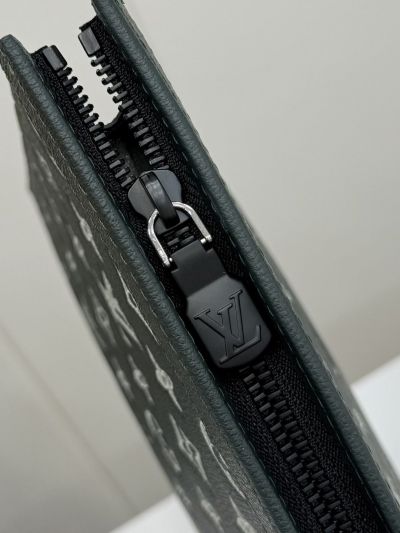 louis-vuitton-green-monogram-zip-clutch-rxlvj01139-09