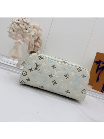 louis-vuitton-ivory-and-blue-monogram-toiletry-pouch-rxlvj01149-05