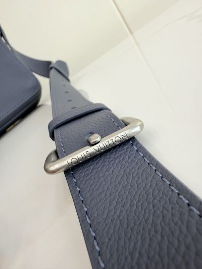 louis-vuitton-navy-compact-shoulder-bag-rxlvj01266-03