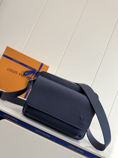 louis-vuitton-navy-compact-shoulder-bag-rxlvj01266-09