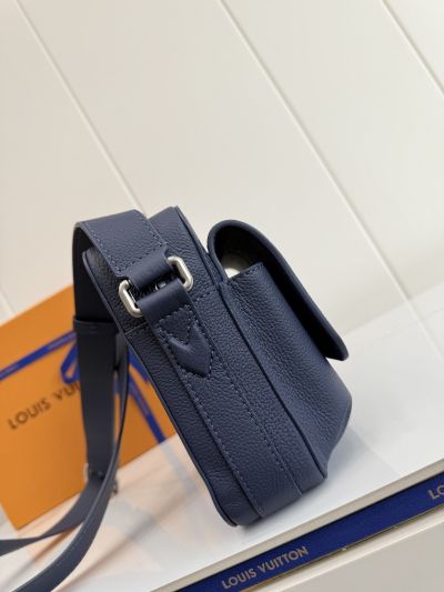 louis-vuitton-navy-compact-shoulder-bag-rxlvj01266-13