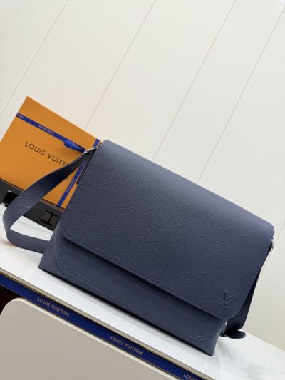 louis-vuitton-navy-flap-messenger-bag-rxlvj01265-09