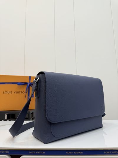 louis-vuitton-navy-flap-messenger-bag-rxlvj01265-10