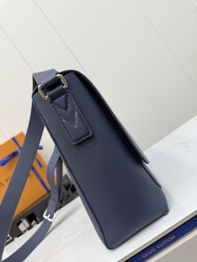 louis-vuitton-navy-flap-messenger-bag-rxlvj01265-12