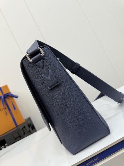 louis-vuitton-navy-flap-messenger-bag-rxlvj01265-13