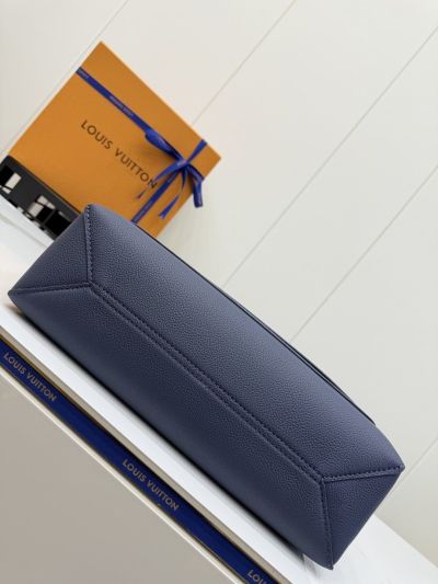louis-vuitton-navy-flap-messenger-bag-rxlvj01265-14