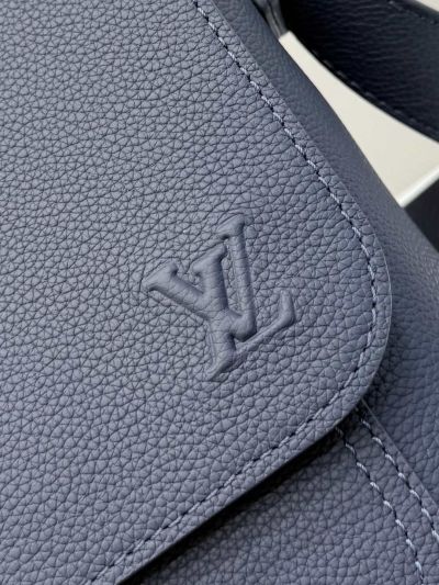 louis-vuitton-navy-flap-messenger-bag-rxlvj01265-15