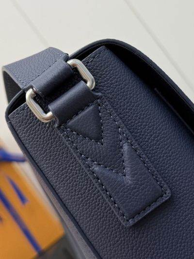 louis-vuitton-navy-flap-messenger-bag-rxlvj01265-16