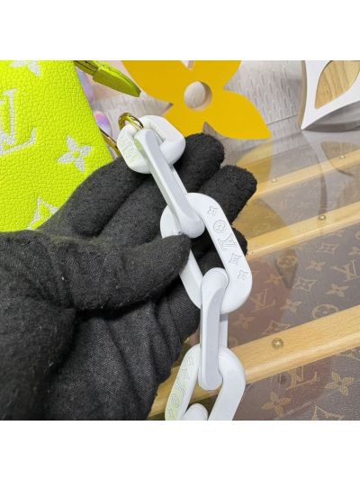 louis-vuitton-neon-yellow-and-white-monogram-chain-pouch-bag-rxlvj01287-05