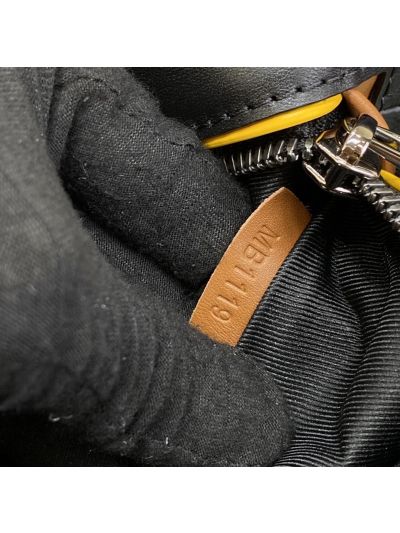 louis-vuitton-patch-detail-belt-bag-rxlvj01113-04