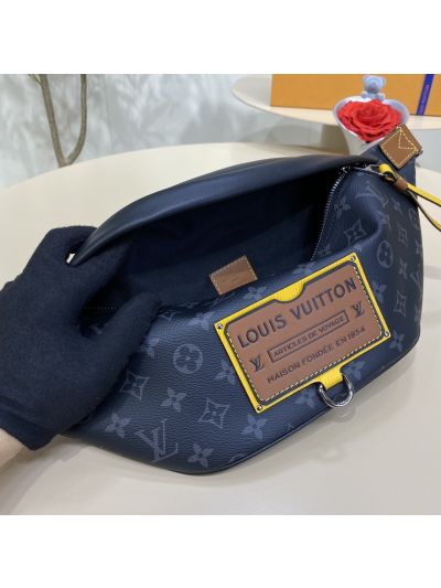 louis-vuitton-patch-detail-belt-bag-rxlvj01113-05