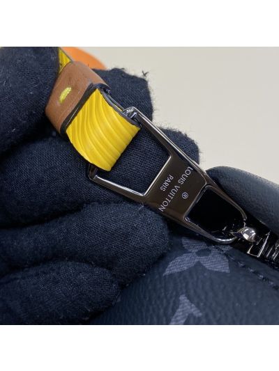 louis-vuitton-patch-detail-belt-bag-rxlvj01113-08