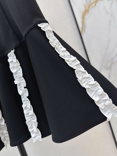 Louis Vuitton Short Sleeve Contrast-Trim Dress in Black HQ620019