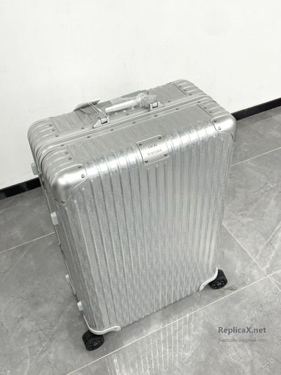 louis-vuitton-silver-tone-ribbed-rolling-suitcase-rxlvj10181-02