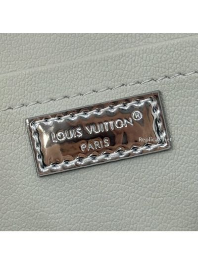 louis-vuitton-silver-toned-glossy-monogram-clutch-rxlvj01403-02