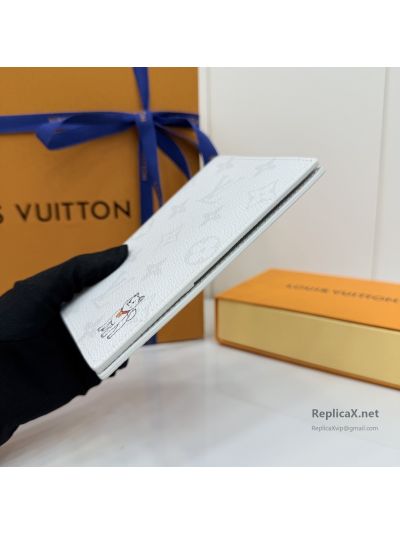 louis-vuitton-white-monogram-dog-graphic-passport-cover-rxlvj01487-03