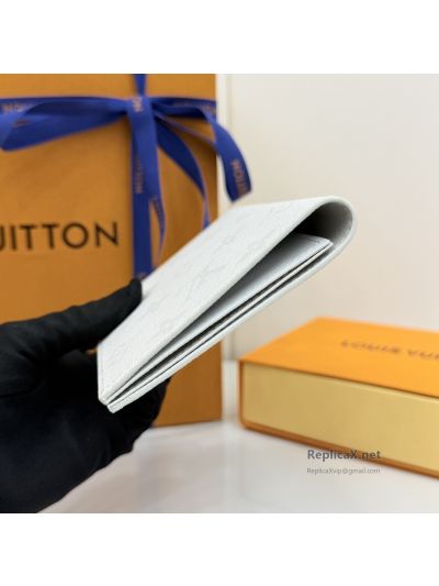 louis-vuitton-white-monogram-dog-graphic-passport-cover-rxlvj01487-04