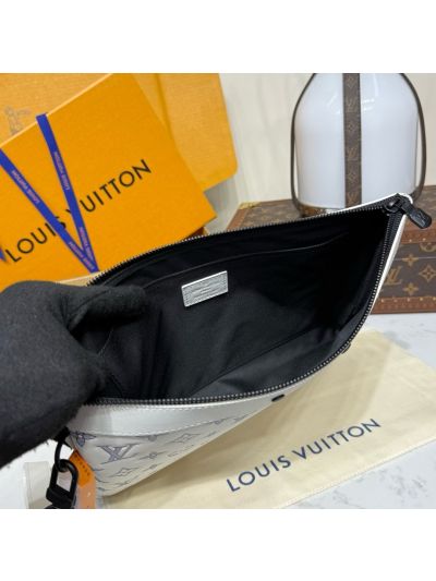 louis-vuitton-white-monogram-wristlet-pouch-rxlvj01168-04